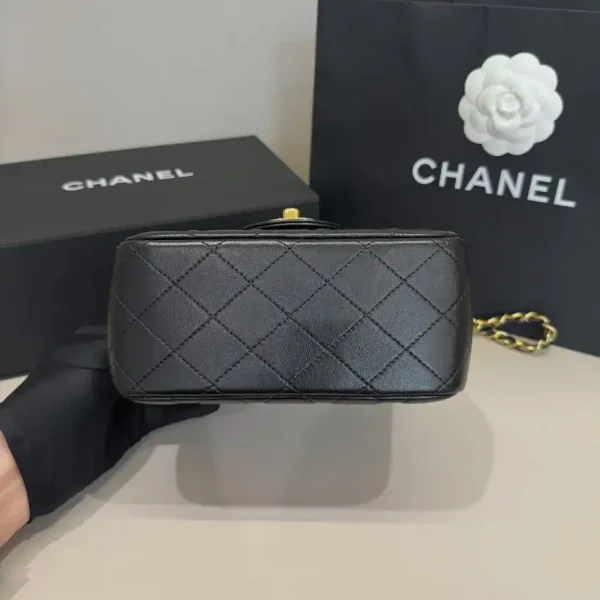 CHANEL Classic Flap 17cm Gold - Image 4