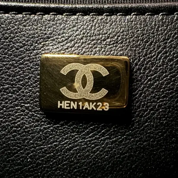 CHANEL 24s Hobo Black - Image 7
