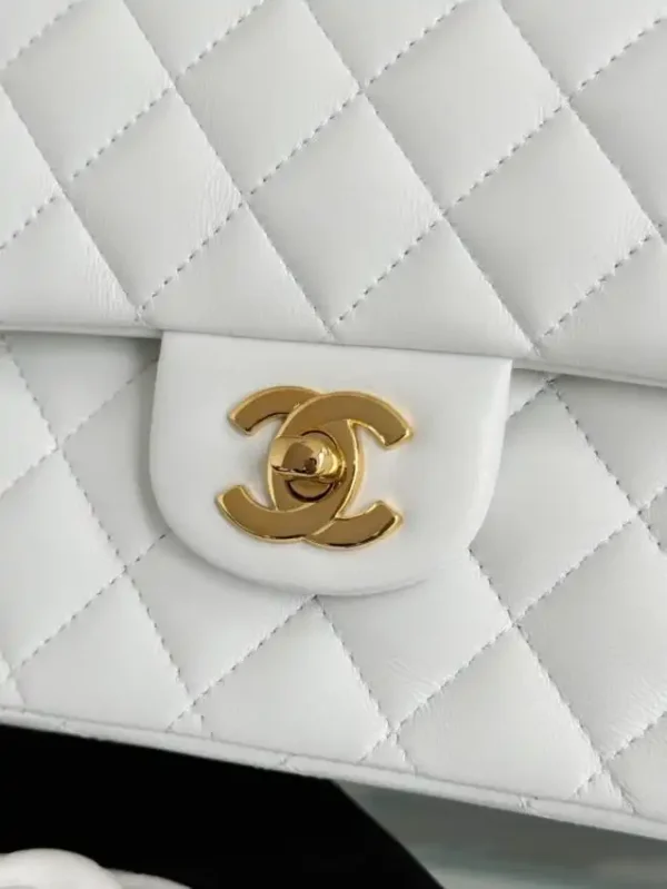 CHANEL Classic Flap 25cm White - Image 7