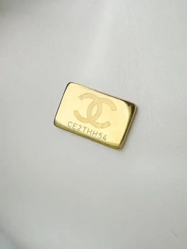 CHANEL Classic Flap 25cm White - Image 4