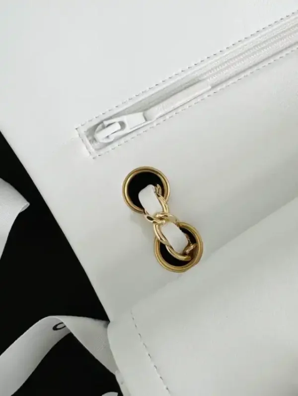 CHANEL Classic Flap 25cm White - Image 9