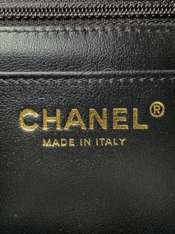 CHANEL Classic Flap 20cm Black Caviar - Image 8