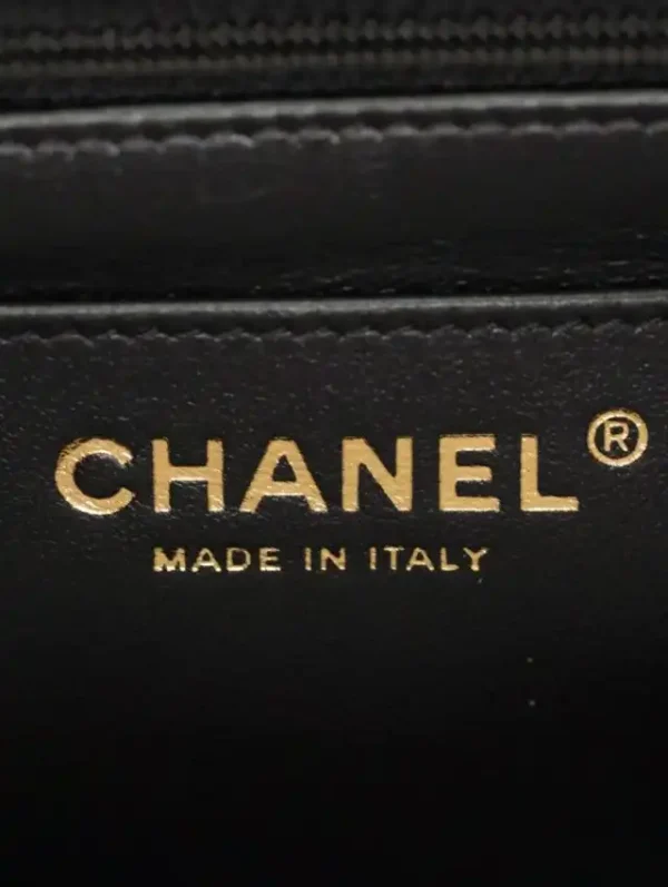 CHANEL Classic Flap 17cm Gold - Image 5