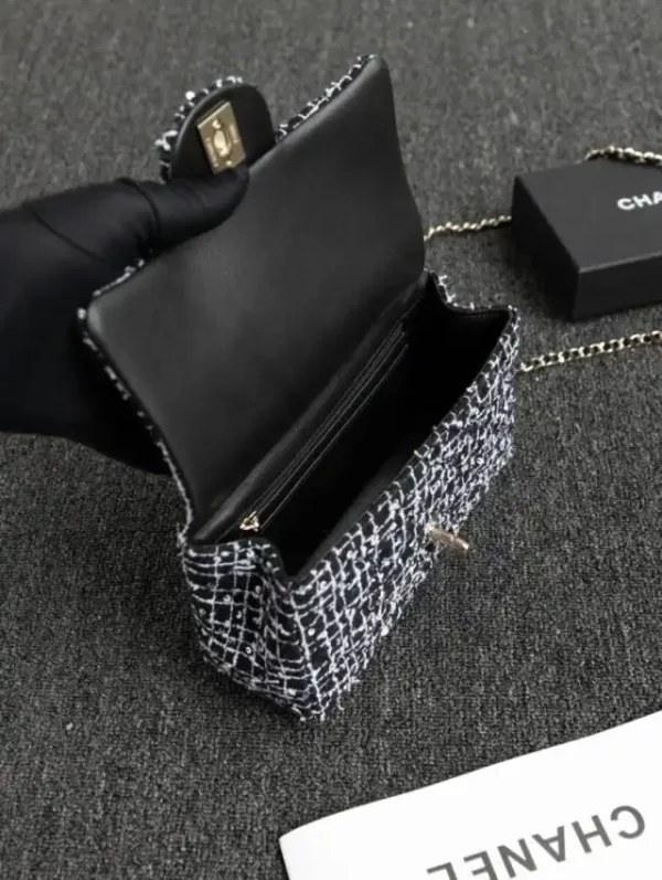CHANEL 24p Tweed Black and White - Image 5