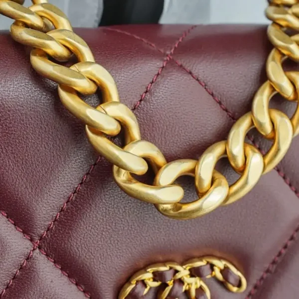 CHANEL 19 Wallet on Chain - Image 4