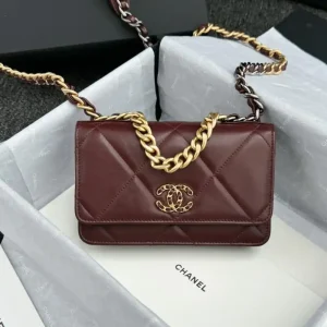 CHANEL 19 Wallet on Chain