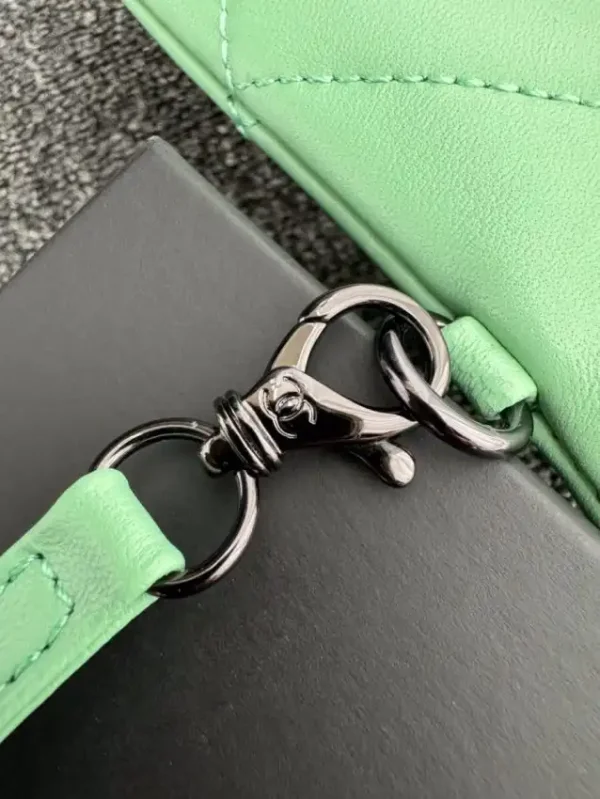CHANEL Sequin Shoulder Bag Green - Image 9