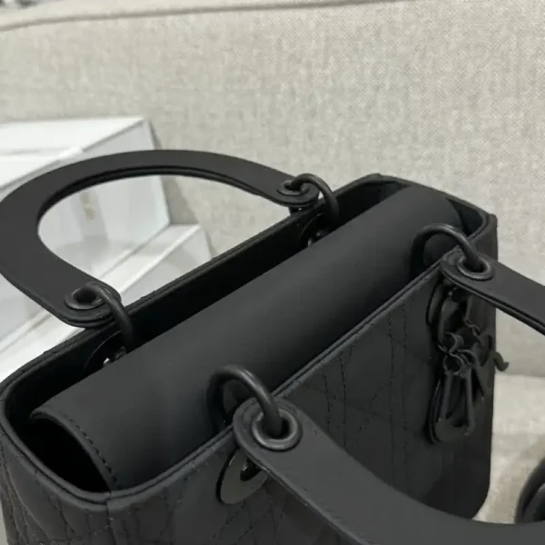 Lady Dior Medium Ultramatte Black - Image 2
