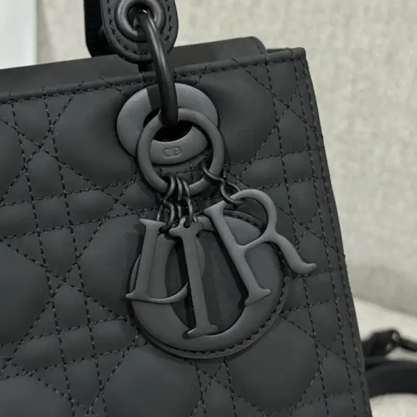 Lady Dior Medium Ultramatte Black - Image 3