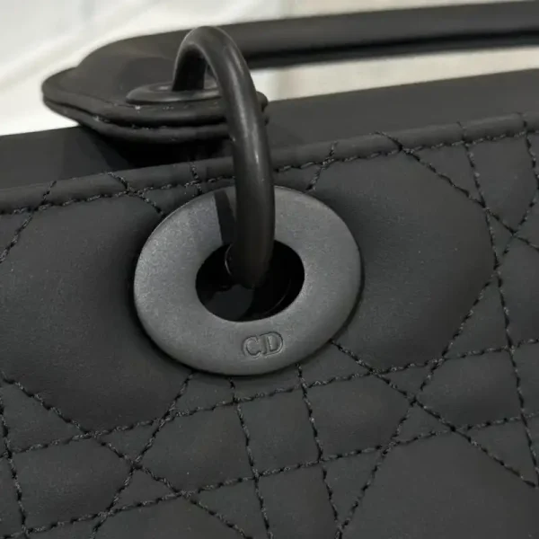 Lady Dior Medium Ultramatte Black - Image 4