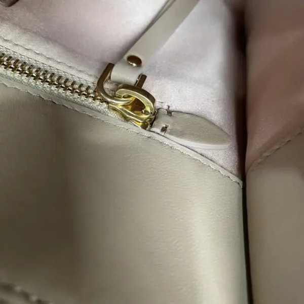 Miu Miu Matelassé  Tote Beige - Image 2