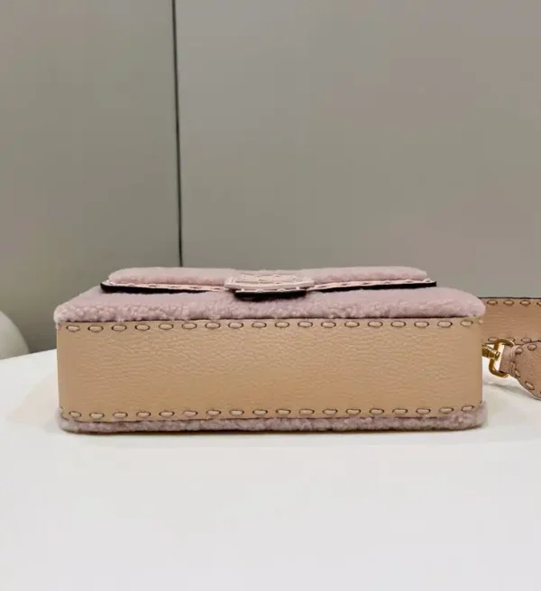 Fendi Baguette Pink Wool - Image 4