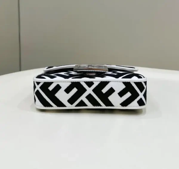 Fendi Baguette Small White - Image 4