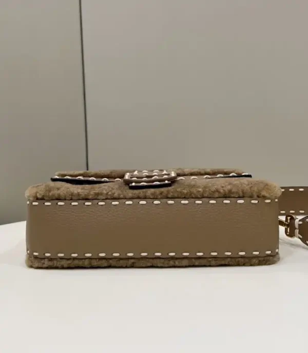 Fendi Baguette Brown Wool - Image 4