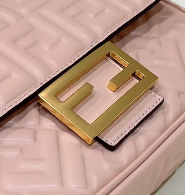 Fendi Baguette  Sliding Chain Pink - Image 4