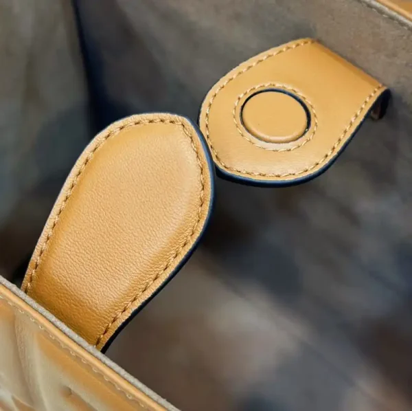 Fendi Small Tote Brown - Image 4