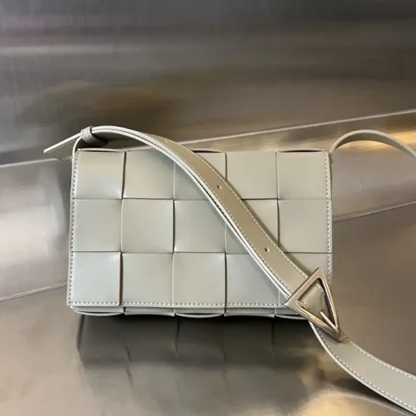 Bottega Veneta Cassette 2.0 Beige