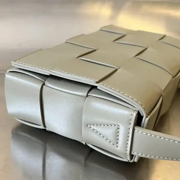Bottega Veneta Cassette 2.0 Beige - Image 3