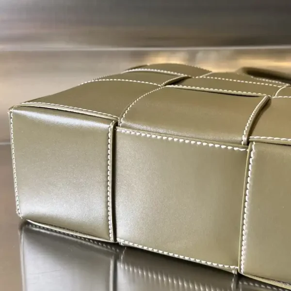 Bottega Veneta Arco Tote Milk Tea - Image 3
