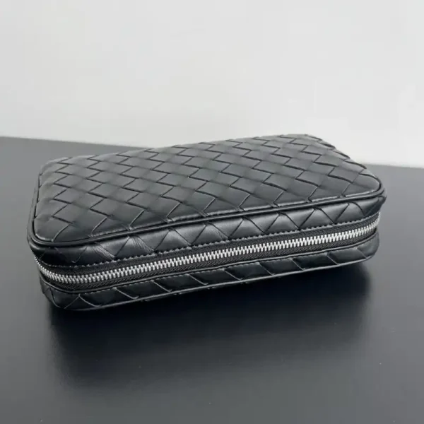 Bottega Veneta Clutch Large - Image 4