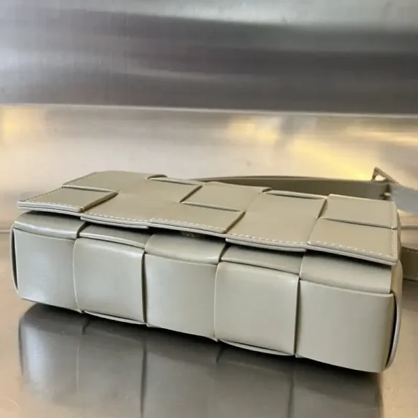 Bottega Veneta Cassette 2.0 Beige - Image 4