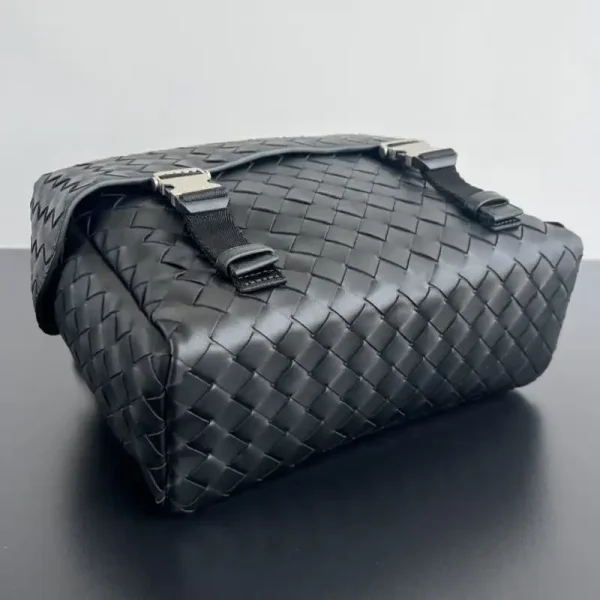 Bottega Veneta Messanger Bag - Image 3