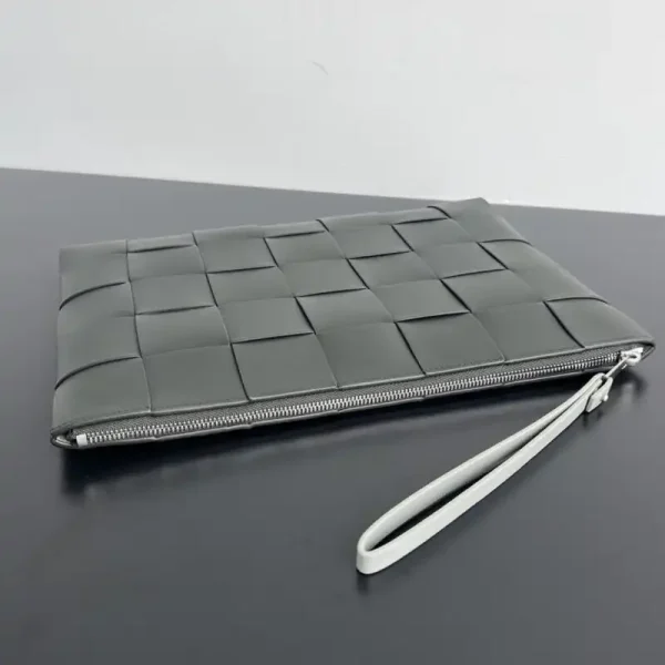 Bottega Veneta Clutch 2.0 - Image 3