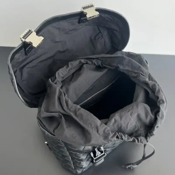 Bottega Veneta Messanger Bag - Image 2