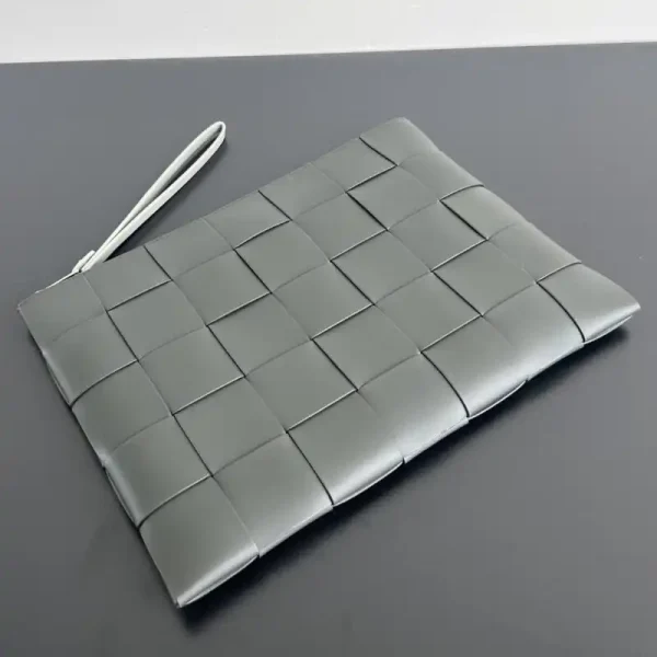 Bottega Veneta Clutch 2.0 - Image 4