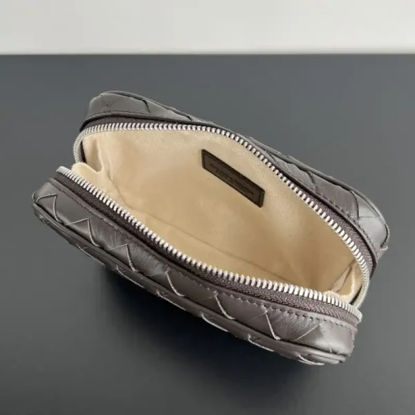 Bottega Veneta Small Clutch - Image 7