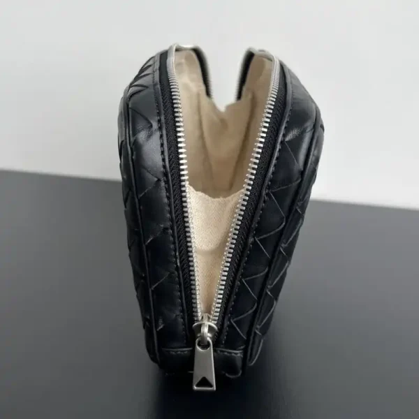 Bottega Veneta Clutch Large - Image 6