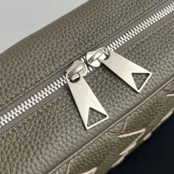 Bottega Veneta Camera Bag - Image 10