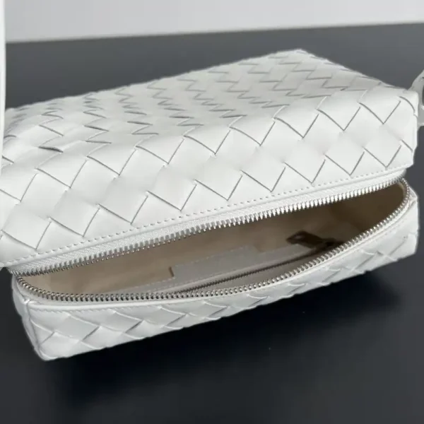 Bottega Veneta Loop Camera Bag - Image 5