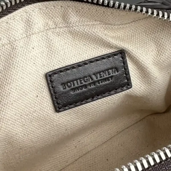 Bottega Veneta Small Clutch - Image 8