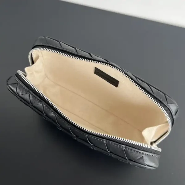 Bottega Veneta Clutch Large - Image 7