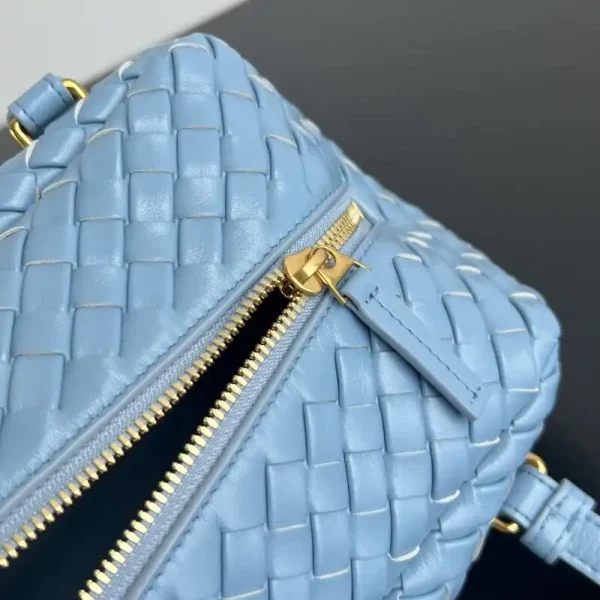 Bottega Veneta Shoulder Bag - Image 3