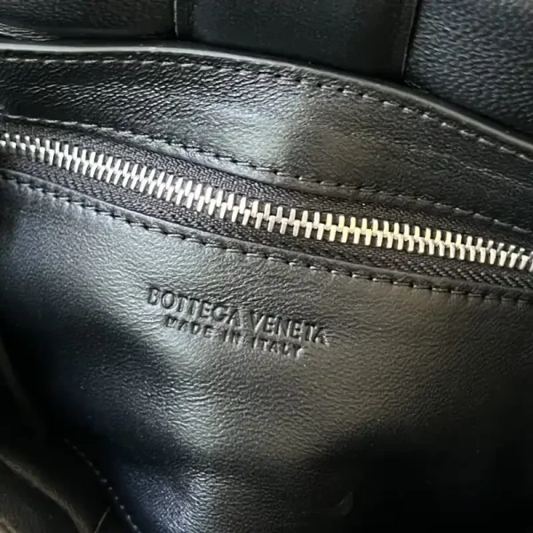 Bottega Veneta  Cassette 2022 - Image 9