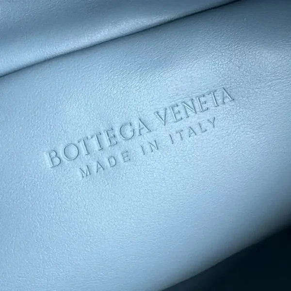 Bottega Veneta Shoulder Bag - Image 4
