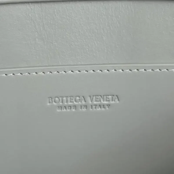 Bottega Veneta Clutch 2.0 - Image 7