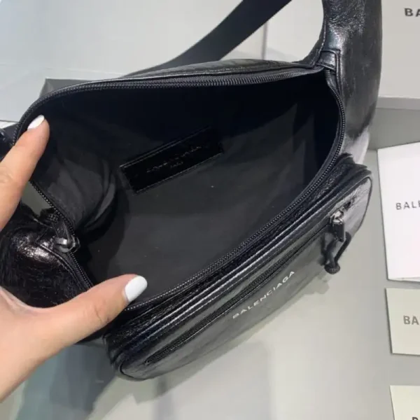 Balenciaga Everyday Bag Patent Black - Image 3