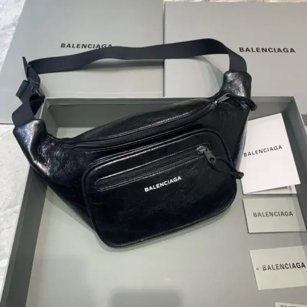 Balenciaga Everyday Bag Patent Black