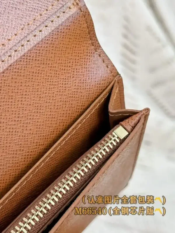 Louis Vuitton Brazza Wallet Brown - Image 4