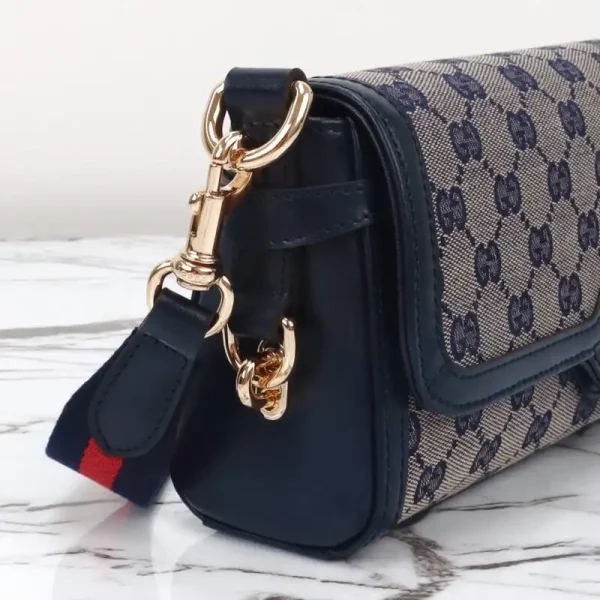 Gucci  Luce Shoulder Bag in Black - Image 5