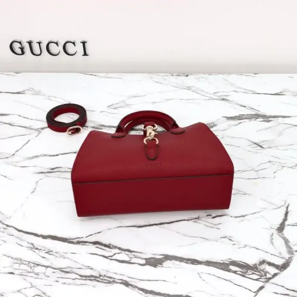Gucci Jackie Tote  Hook Closure Red - Image 4