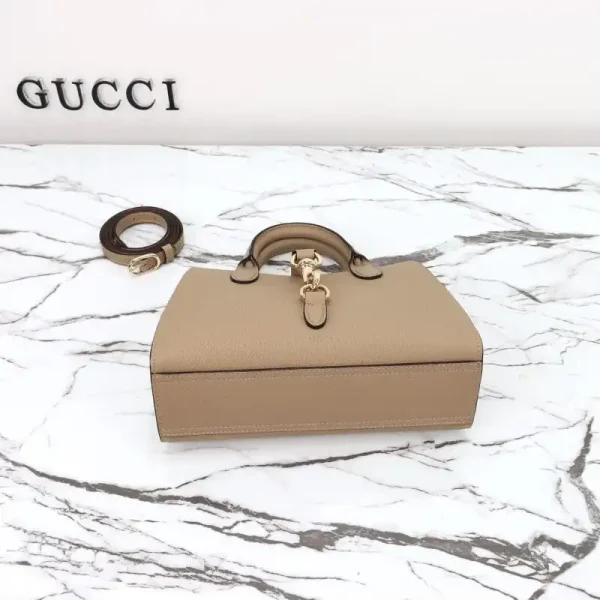 Gucci Jackie Tote  Hook Closure Beige - Image 9