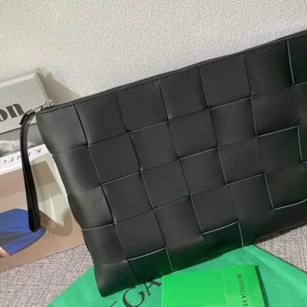Bottega Veneta Cassette Clutch Black - Image 4