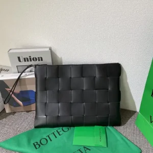 Bottega Veneta Cassette Clutch Black