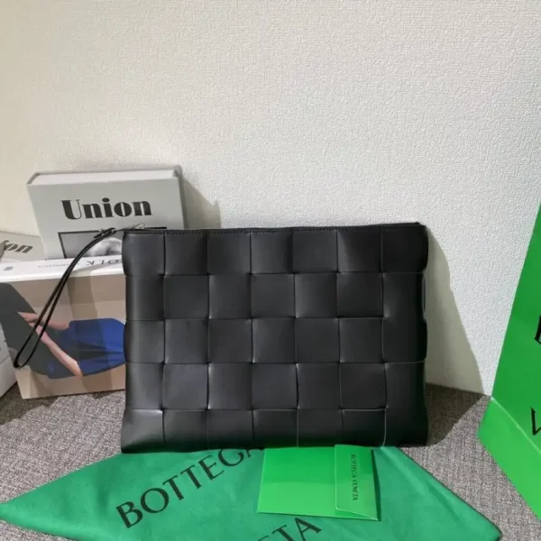 Bottega Veneta Cassette Clutch Black