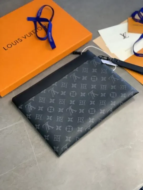 Louis Vuitton To Go Pochette Black - Image 3