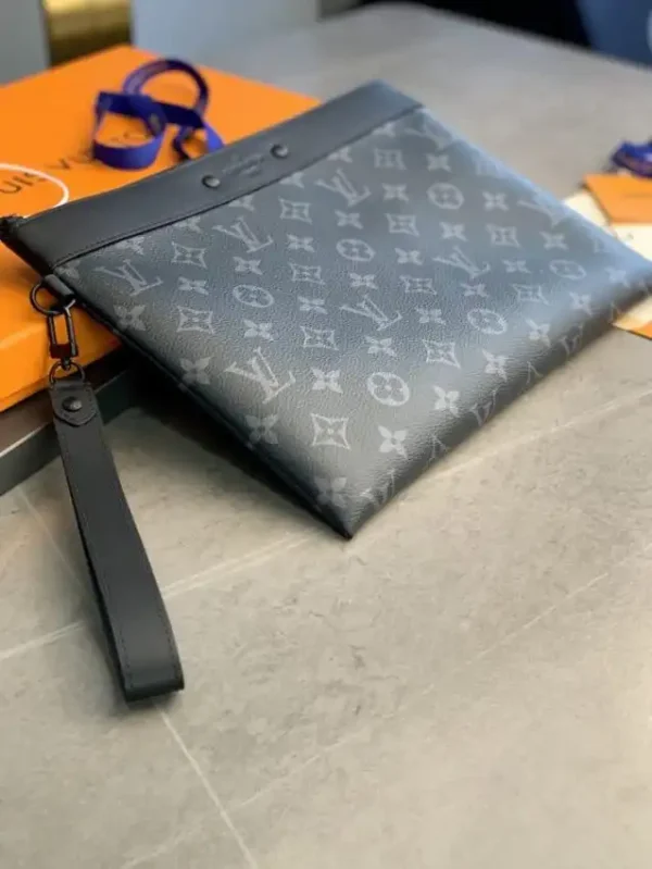 Louis Vuitton To Go Pochette Black - Image 4